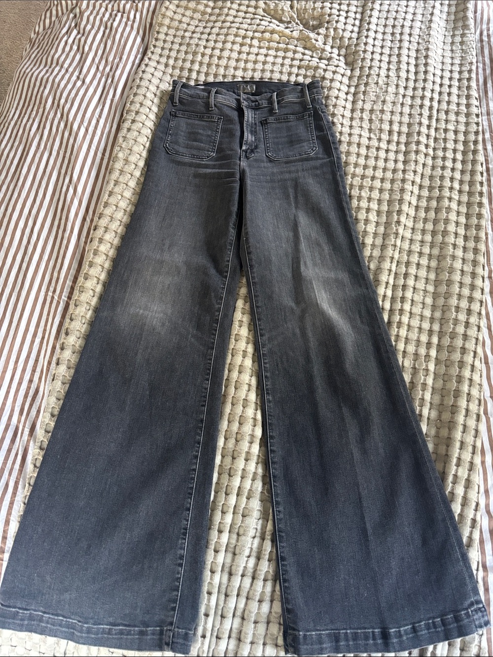 MOTHER THE HUSTLER ROLLER SKIMP PATCH
POCKET JEANS